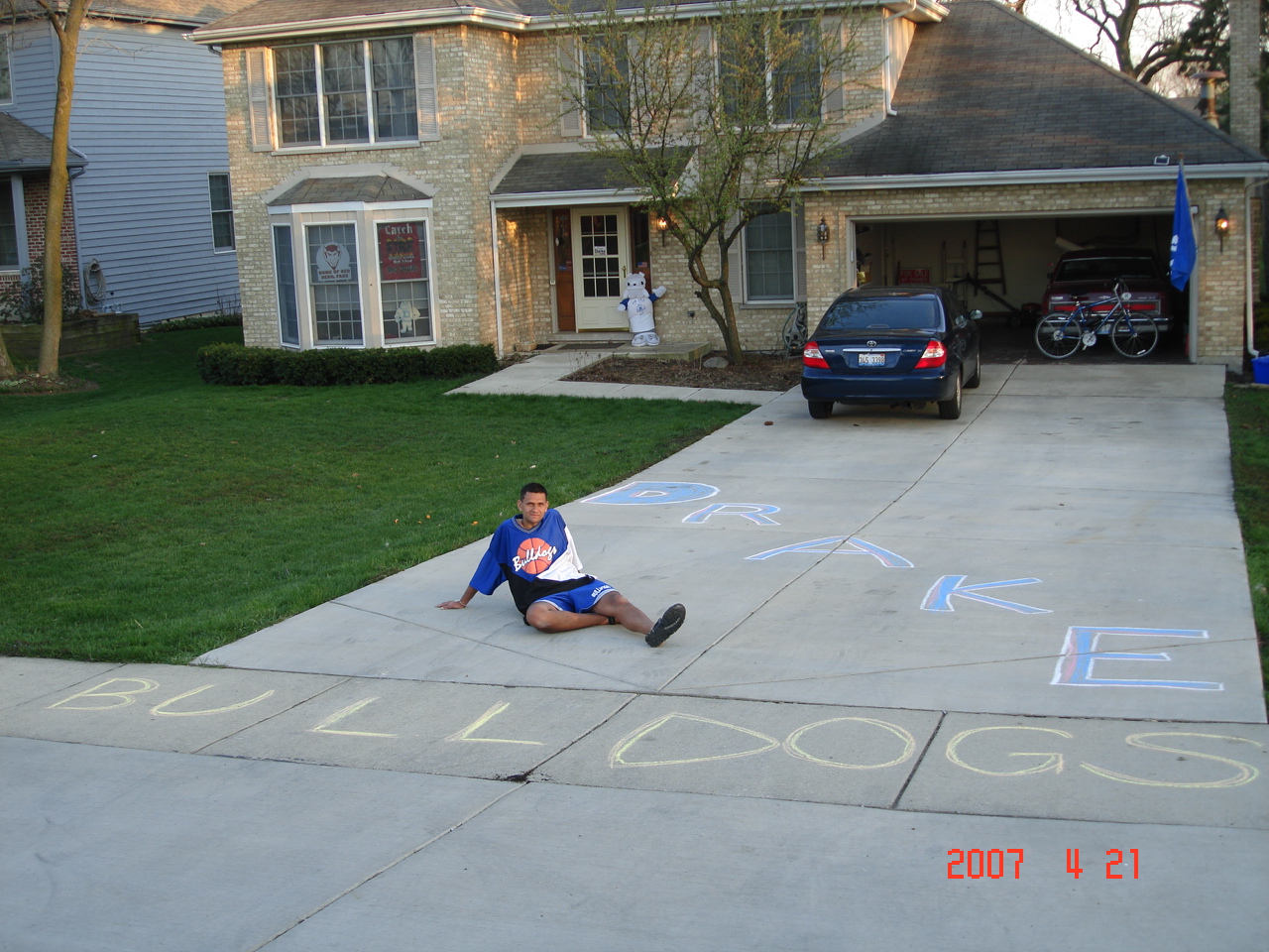 http://www.vinayasharma.com/Photos/DrakeParty2007Driveway1.JPG